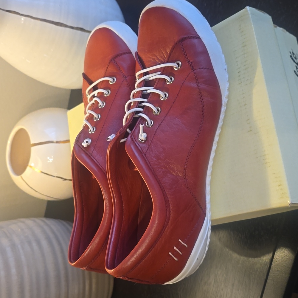 Gelato Tessa Sneakers In Bordo (Sz 41 or 10m)